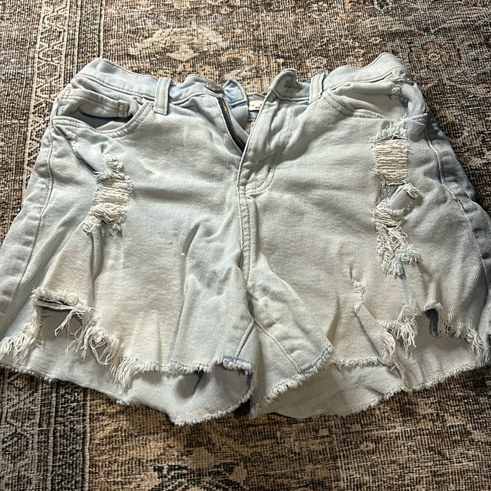 Light wash denim ripped jeans shorts